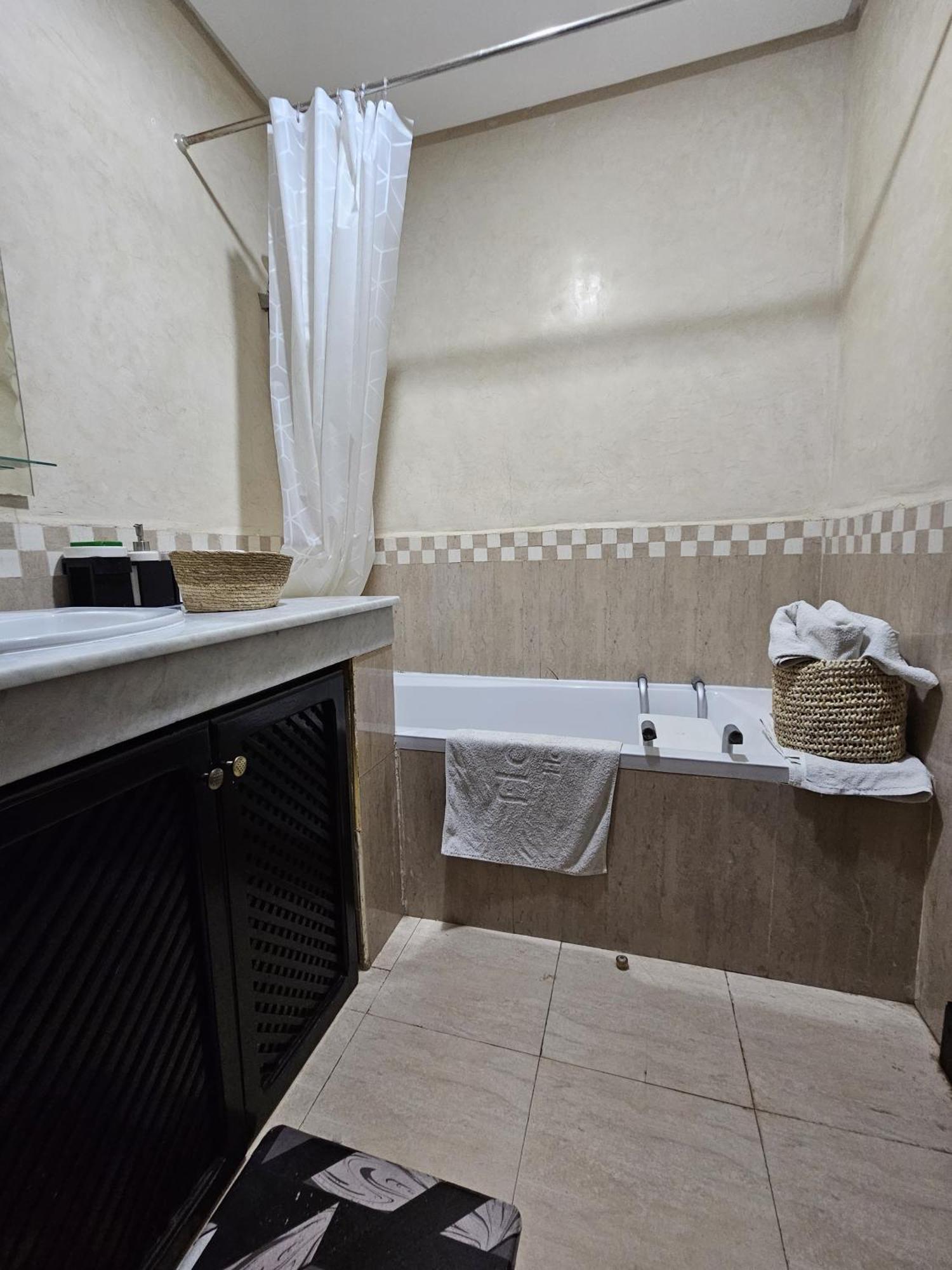 Appartement Douillet Au Centre Gueliz マラケシュ エクステリア 写真